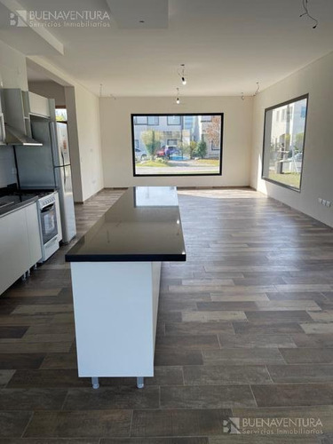 Imagen 3 de 13 de Casa A Estrenar - Las Golondrinas