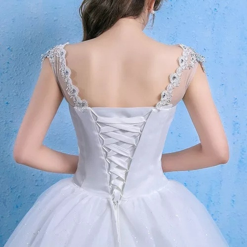 Vestido De Noiva De Cauda Longa Com Diamantes