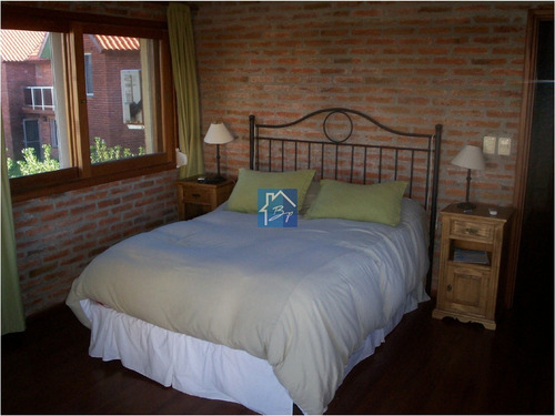 Casa En Punta Del Este, Pinares- Ref: 1077