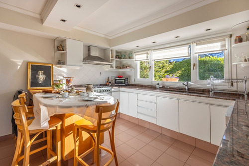 Casa Con Vista Al Lago Nahuel Huapi Y Cordillera A 3 Km Del Centro.