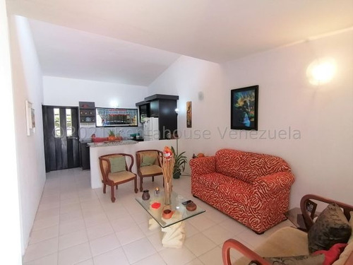 Imagen 4 de 30 de Casas En Venta El Amanecer Cabudare Lara. 3 Habitaciones 2 Baños 2 P/e Cod # 22 - 7781 Katty Vasquez Rentahouse 412 - 1498654 Contactame! Excelente Precio De Oportunidad E Inversion. Negociable !!!