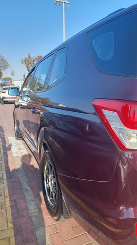 Imagen 9 de 17 de Ssangyong Rodius Color Guinda