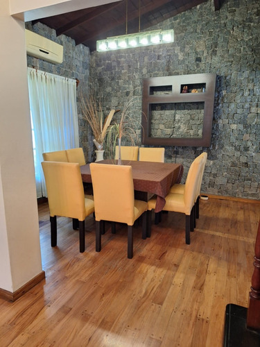 Excelente Chalet En Venta En Villa Tesei 4 Ambientes