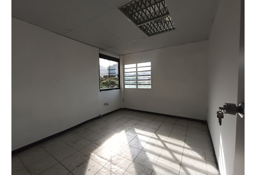 Oficina En Alquiler En La Urbina 150 Mts