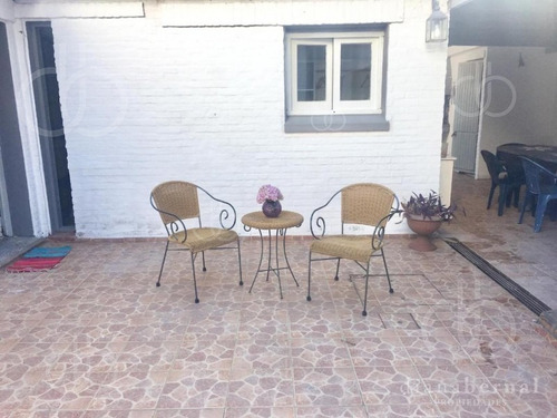 Punta Del Este, Playa Mansa , Chalet De 4 Dormitorios , 2 Suites.- Ref: 53975