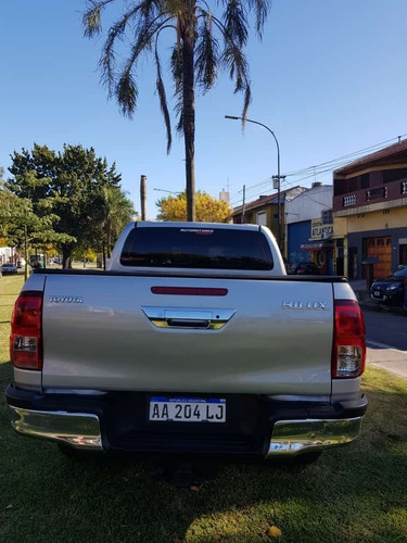 Imagen 5 de 10 de Toyota Hilux 2016 2.4 Cd Sr 150cv 4x2
