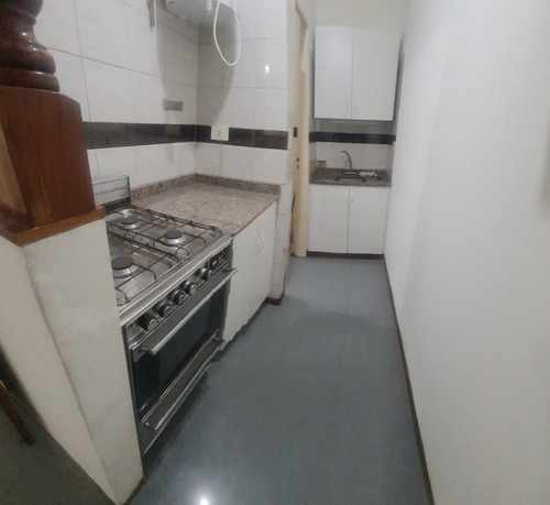 Salguero Al 500 Y Av. Corrientes, Almagro. Primer Piso Por Escalera. Al Frente. 2 Ambientes. Superficie Total Y Cubierta 64 M2. Impecable Estado. Apto Crédito. Apto Profesional