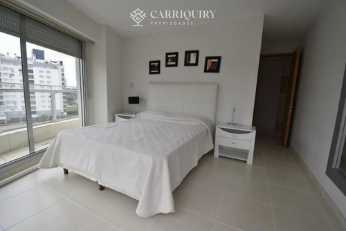 Apartamento En Alquiler Playa Mansa 3 Dormitorios Seasons