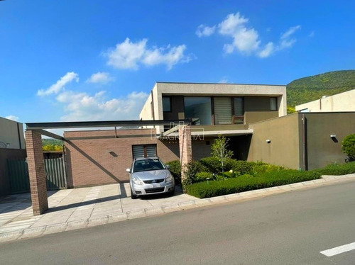 Casa En Venta De 4 Dorm. En Colina