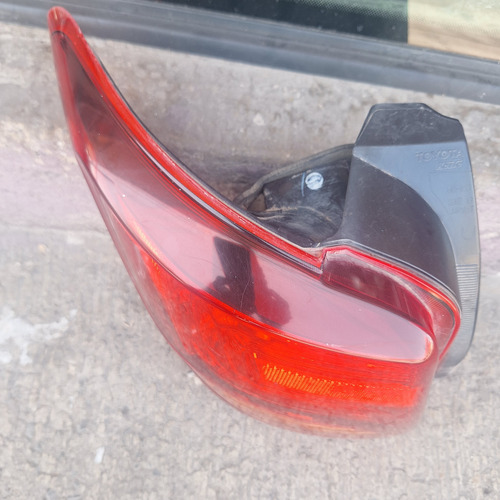 Calavera Izquierda Toyota Yaris Hb 15-16 Original Izquierdo/conductor Rojo (Usado)