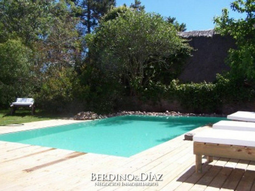 Hermosa Casa Muy Cerca De La Ruta En El Corazón De La Barra- Ref: 282