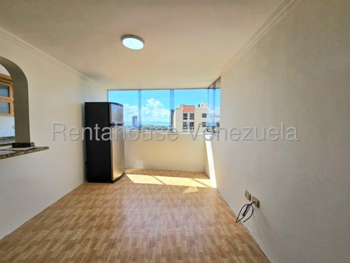 Cómodo Apartamento En Venta Urb. Base Aragua, Maracay, Con Conexión A Pozo, 25-12202 Mv
