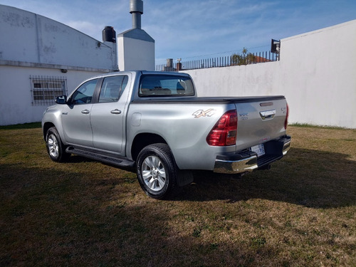 Imagen 10 de 10 de Toyota Hilux 2.8tdi Srv At 4x4 2016