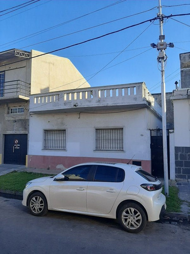 Amplio Local En Esquina.