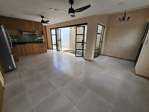 Casa Remodelada De Una Planta En Venta En Conkal.
