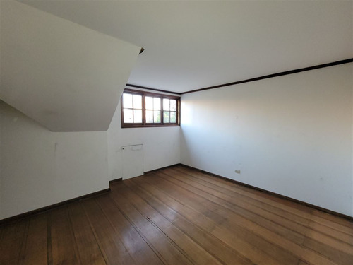Casa En Venta De 7 Dorm. En Las Condes