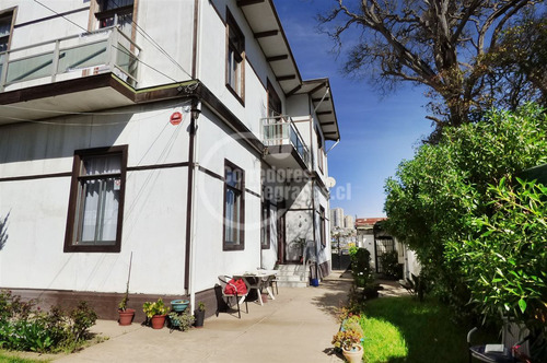2 Pisos, 7 Dorm. Con Gran Patio En Valparaíso