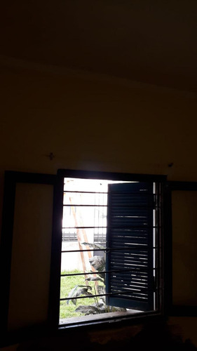 Casa En Venta - 2 Dormitorios 1 Baño - 300mts2 - Lomas De Zamora