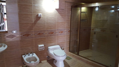 Imagen 28 de 30 de Los Naranjos Espectacular Calle Privada Vigilancia. 200mts8h8b8p Instagram:@inmuebleslosnaranjos 04142695974 04143057302
