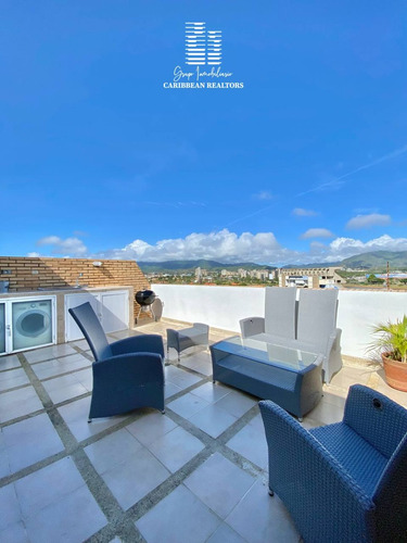 En Venta Amplio Apartamento Duplex Tipo Ph, En El Exclusivo Condominio Loma Real En Playa Moreno.