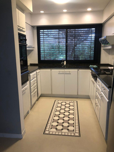 Casa En Excelente Estado, Con Un Lote Al Golf Único De 930 M² Con 40 Mts De Frente