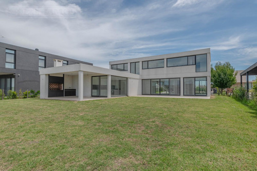 Casa A Estrenar A Laguna Muelles Puertos / Escobar