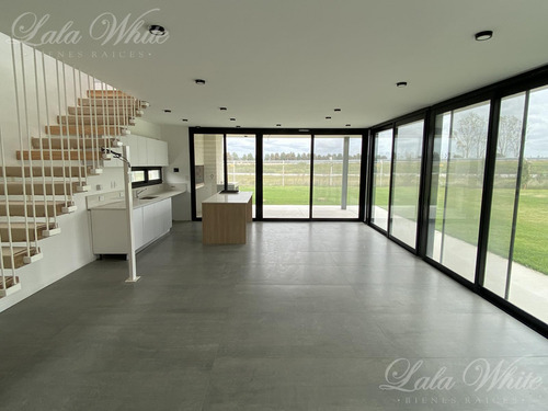 Casa En Venta En Lares De Canning
