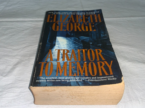 A Traitor To Memory - Elizabeth George - Bantam (Usado)