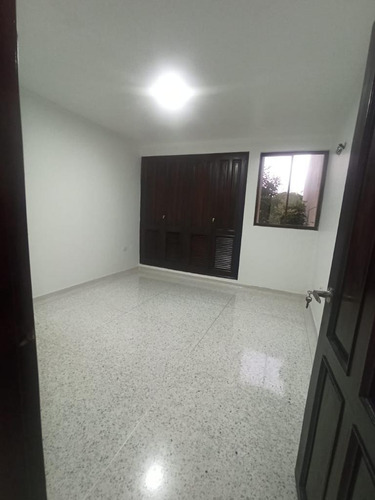 Amplio Apartamento Venta Sector Riomar