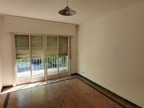 Imagen 10 de 15 de Comodo Departamento, Dos Dormitorios, Patio Con Parillero, Balcon, Sin Expensas !