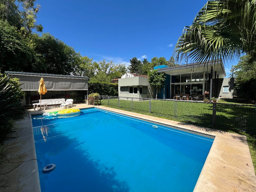 Excelente Casa En San Carlos C.c. Lote Central