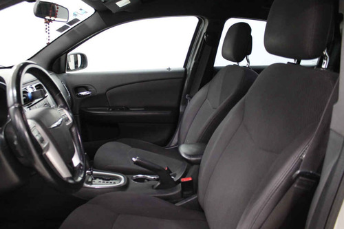 Imagen 10 de 15 de Chrysler 200 2012 4 Cilindros