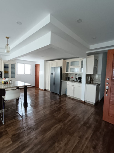 Moderno E Iluminado Apartamento De 231.83 Mt2, Finamente Amueblado.