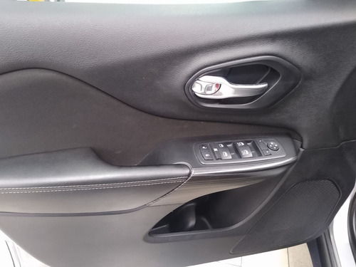 Imagen 15 de 15 de Jeep Cherokee 2014 2.4 Latitude At