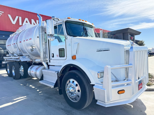 Camion Kenworth T800 Seminuevo 2016 C/ Pipa Para Combustible