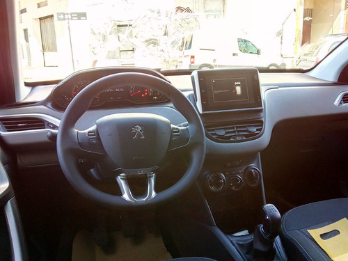 Peugeot 208 1.6 + Navegador 2020 7.900 Km