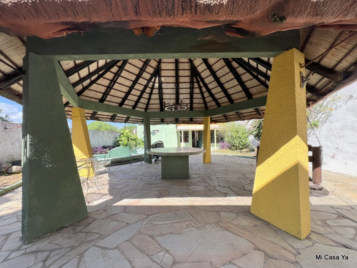 Venta De Gran Casa Padrón Único En San Ramón, Sobre Avenida Principal, Con Piscina, Garage Para 3 Vehículos, 4 Dormitorios, 2 Baños, Barbacoa, Quincho, Ideal Familia Numerosa, Empresa O Clínica, Divin