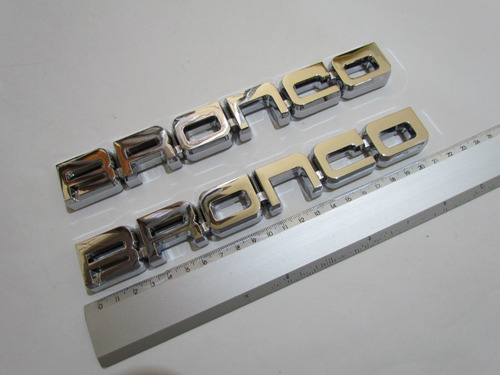Imagen 10 de 10 de Par Emblemas Ford Bronco Accesorio Emblema
