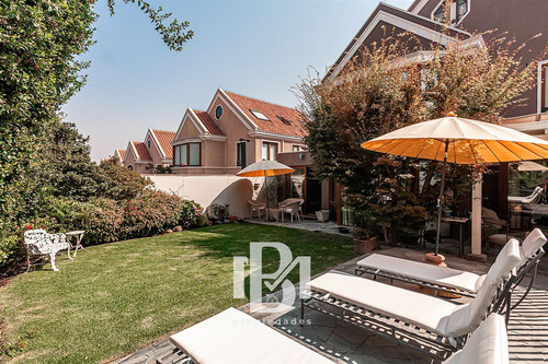 Condominio , Casa En Venta De 4 Dorm. En Las Condes