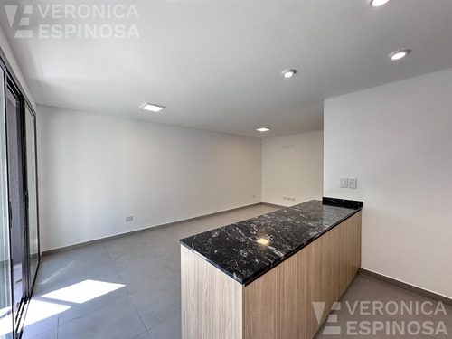 Departamento De Dos Ambientes En Alquiler, Moron Sur.