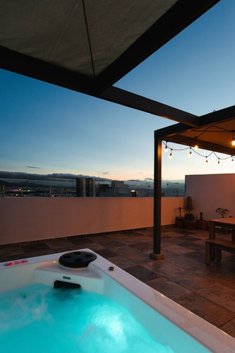 Casa Con Estilo Único Y Vistas Inmejorables En Nuevo Refugio
