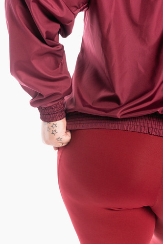 Imagem 5 de 7 de Jaqueta Corta Vento Sabiha Plus Size Marsala Wonder Size