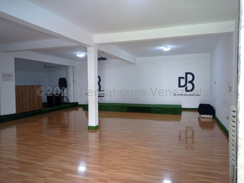 María Martínez Alquila Espacioso Local Comercial, Al Este De Barquisimeto, Piso De Granito, Ideal Para Centro Médico, Brinda Seguridad, Fácil Acceso.