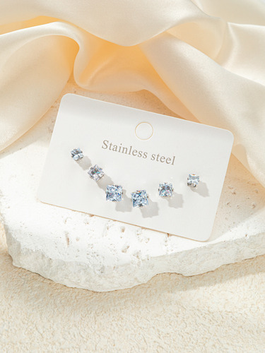 Pendientes De Diamantes Con Un Elegante Adorno De Strass Úni