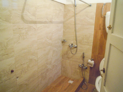 Apartamento En La Comercial - Próximo A Fernández Crespo