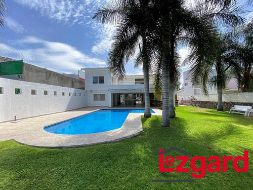 Excelente Residencia Diseñada Con Un Enfoque Moderno Y Funcional, Espacios Luminosos Y Abiertos Crean Una Atmósfera Acogedora En Cada Rincón
