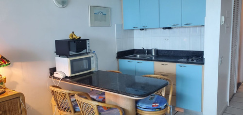 Imagen 10 de 14 de Apartamento A Orillas Del Mar En Venta En Margarita