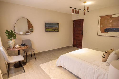 Alquiler Estudio Sin Amueblar Con Parqueo, Ubicado En Gazcue, Santo Domingo