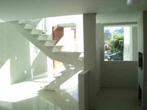 Casa Em Aberta Dos Morros Com 3 Dormitórios - Mi8665