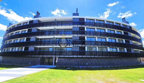 Venta De Apartamento De 3 Dormitorios De Lujo En Carrasco, Montevideo